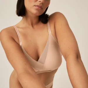 Сутиен NATURANA с изглаждащ ефект (side smoother effect), бежов