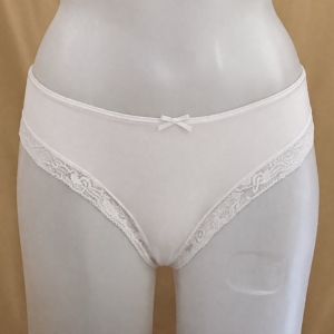 Бразилиана с дантела, бяла